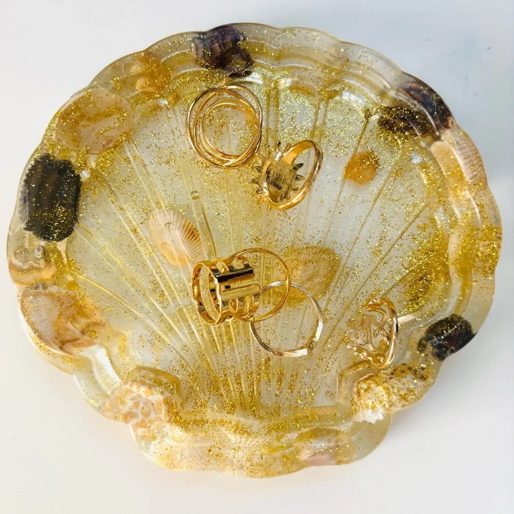 Handcrafted Resin Shell Soap/Trinket Tray.